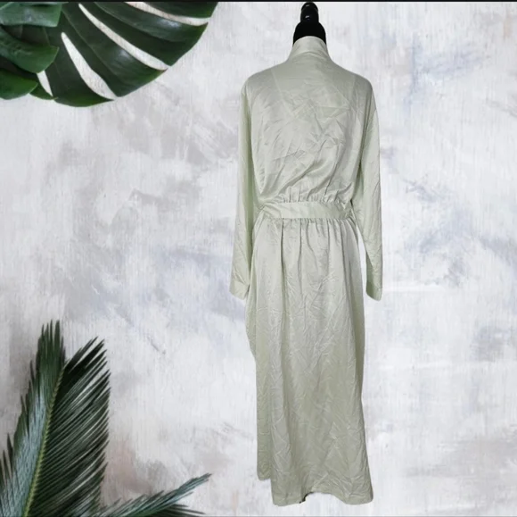 Cabernet Spring Green Robe - Picture 2 of 4